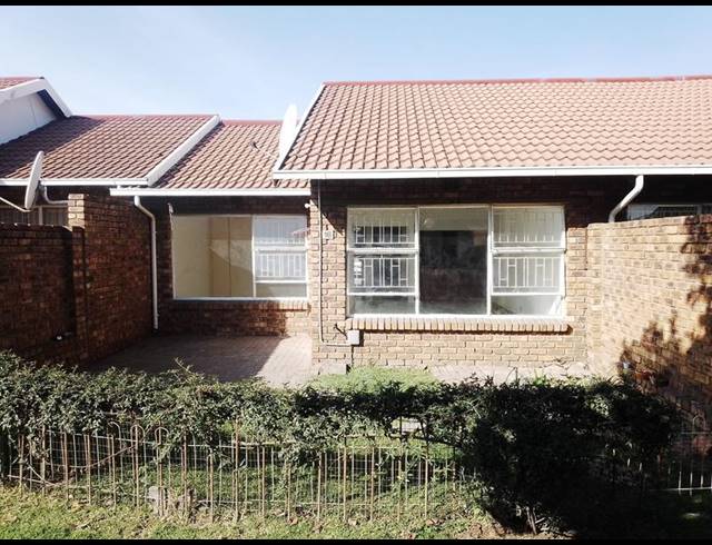 1 BEDROOM TOWNHOUSE FOR SALE IN WITFIELD